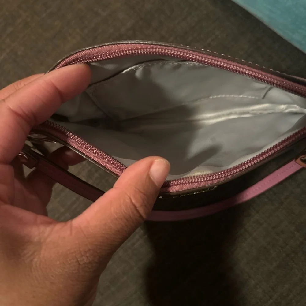 Coach wristlet - final reduction - Picture 2 of 4